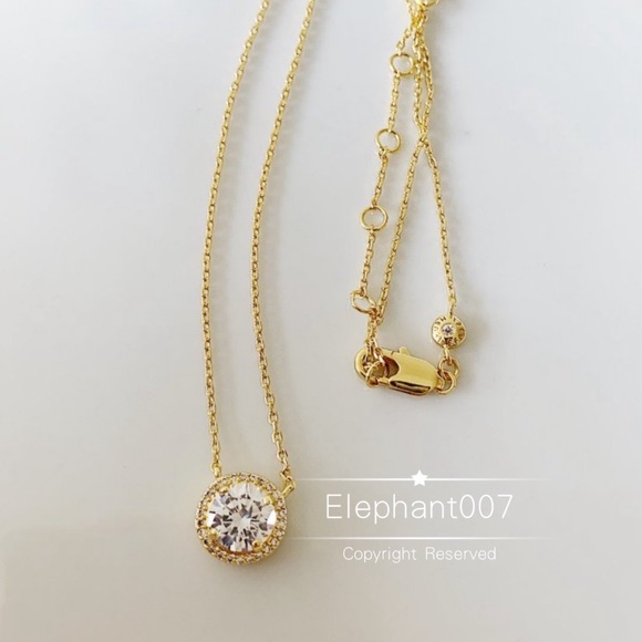 henri bendel Jewelry - Henri Bendel Crystals Necklace